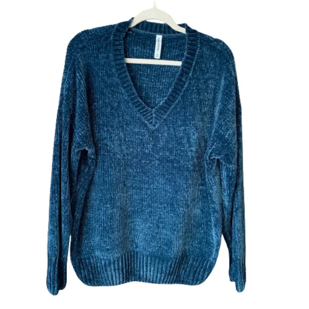 Zenana Outfitters Medium Blue V-Neck Women's Super Soft Pullover Sweater EUC